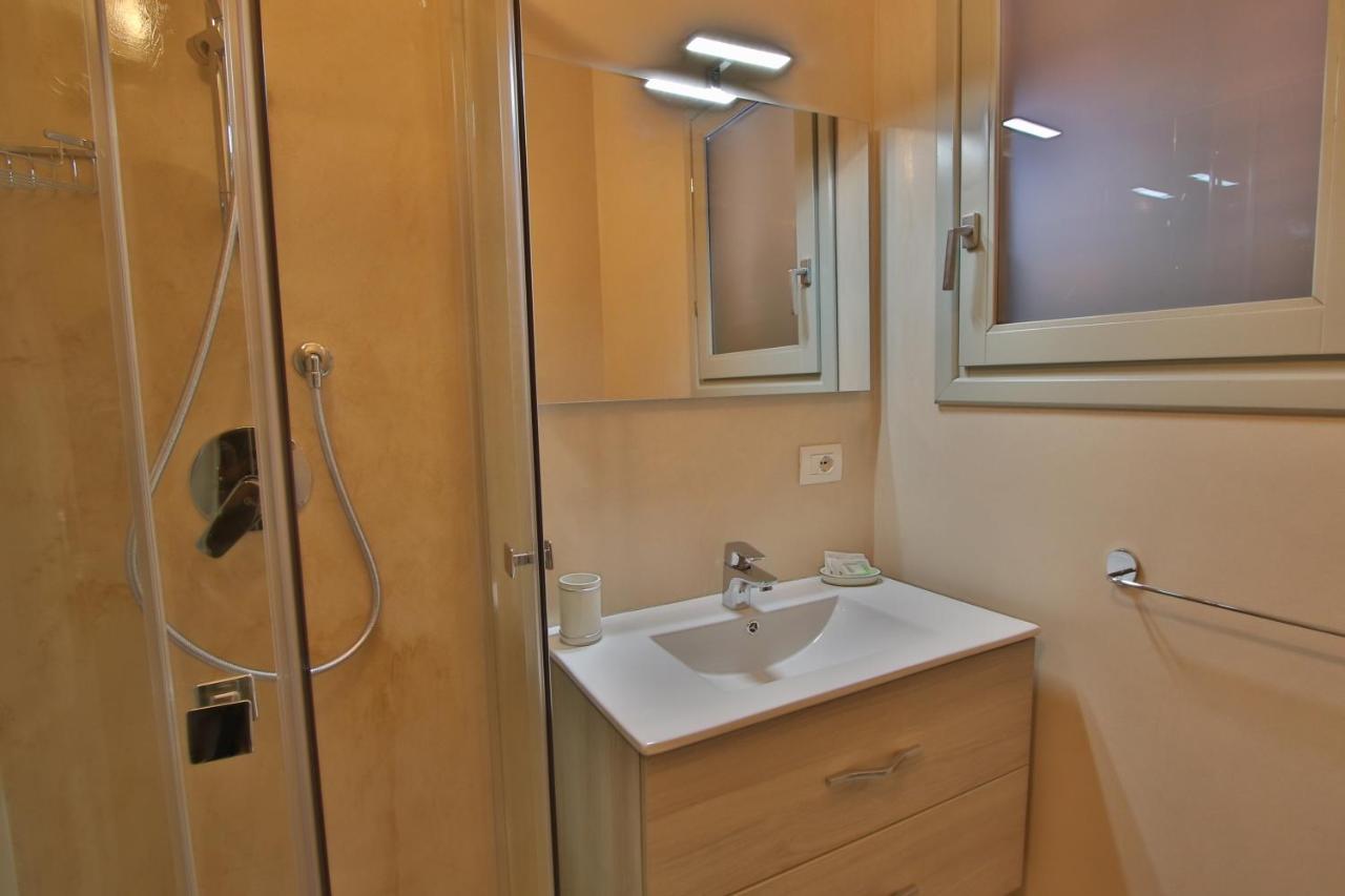 Les Chambres Au Centre San Teodoro  Kültér fotó
