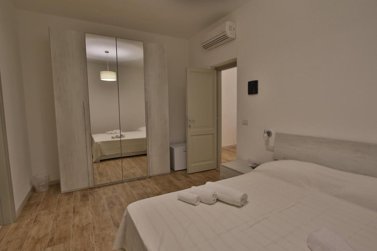 Les Chambres Au Centre San Teodoro  Kültér fotó